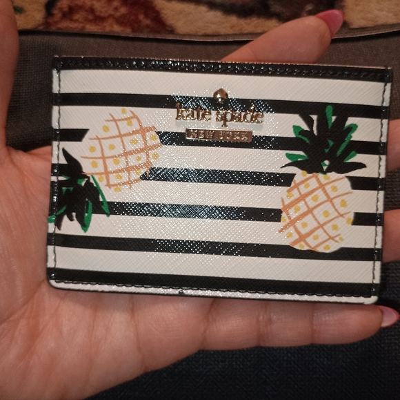 Kate Spade Black and White Pineapple Card Holder-Like New - Picture 4 of 4